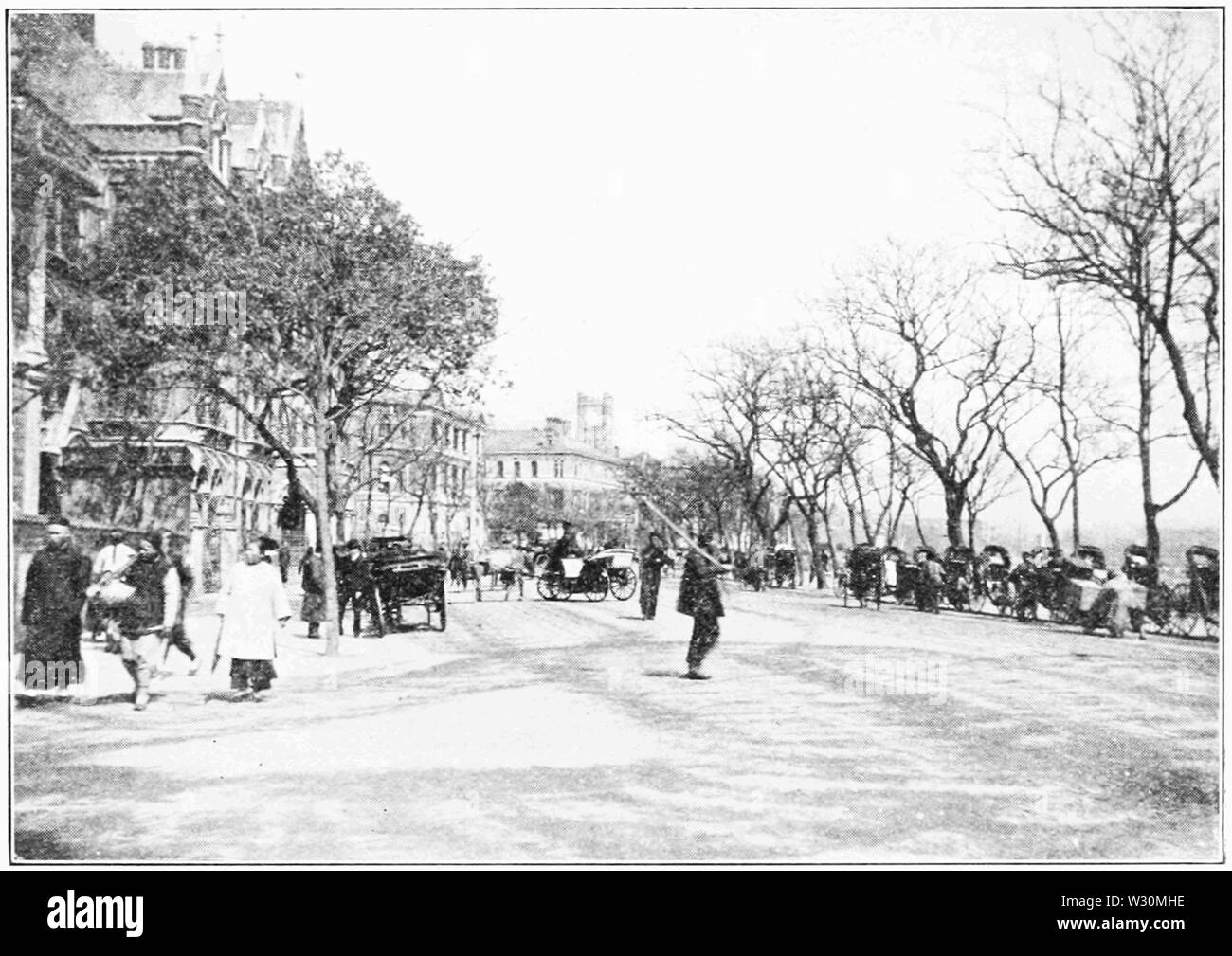 PSM V72 D103 Die Shanghai Pudong mit Uhrturm in einem Abstand Stockfoto