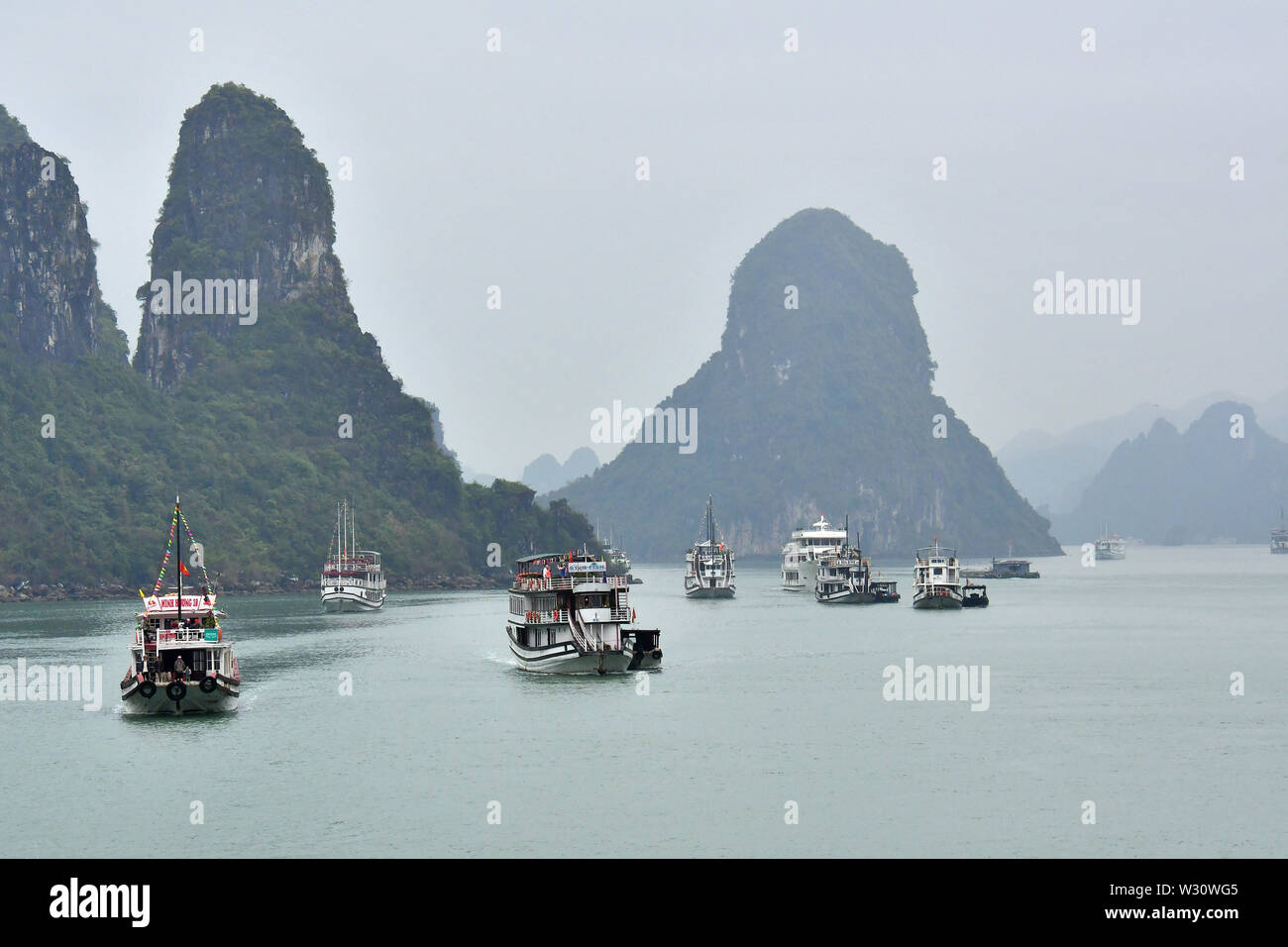 Hạ Long Bay, Vịnh Hạ Long, quảng Ninh Provinz, Vietnam, Asien, UNESCO Weltkulturerbe Stockfoto