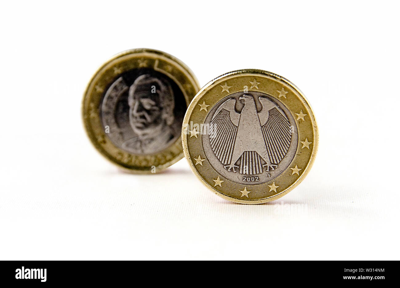 Deutschland und Spanien Euro Münze auf weißen isoliert Stockfoto
