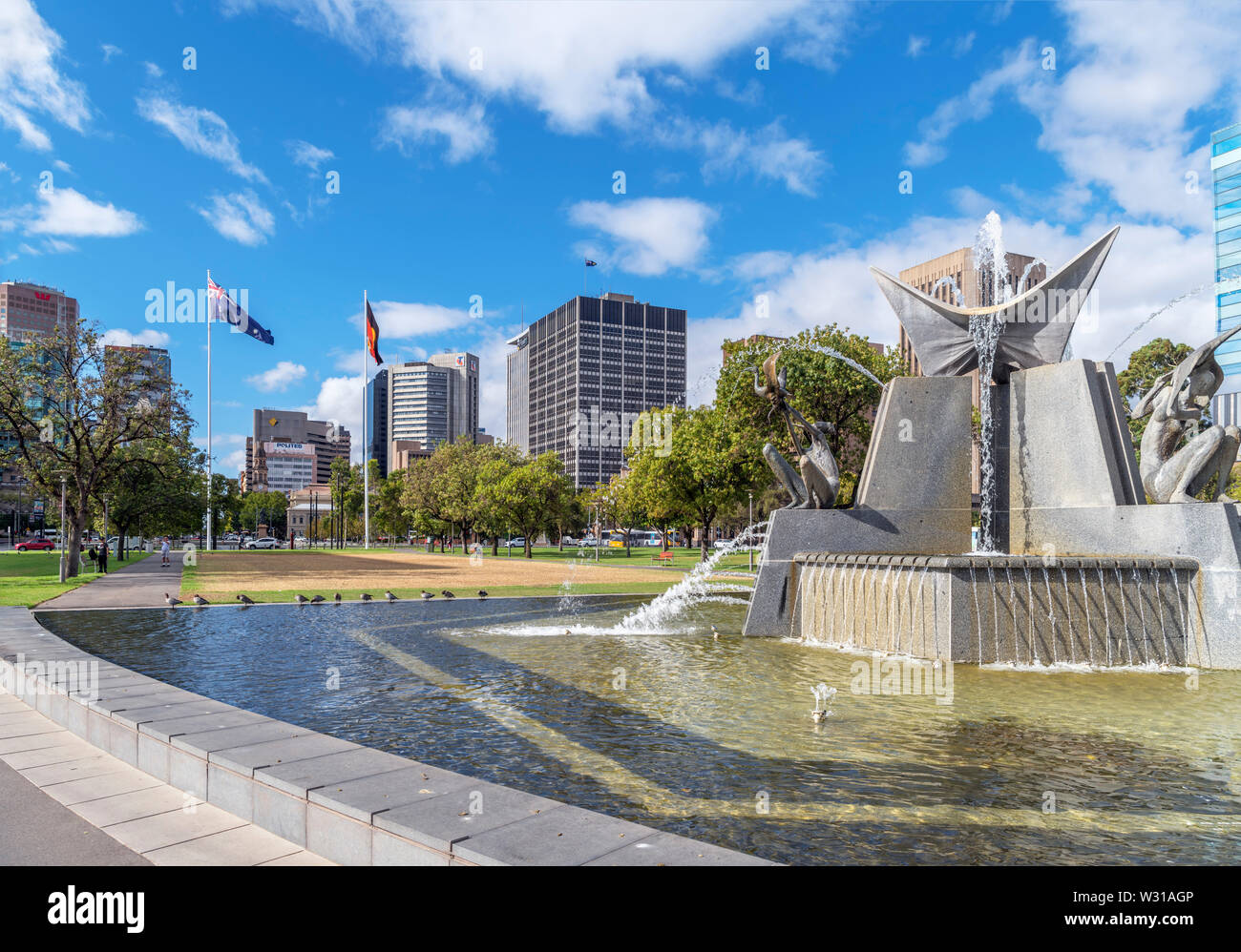 Victoria Square mit den drei Flüssen Brunnen im Vordergrund, Central Business District (CBD), Adelaide, South Australia, Australien Stockfoto