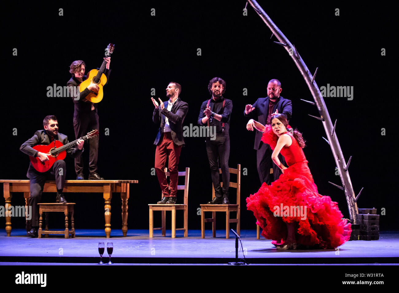 London, Großbritannien. 11. Juli 2019. Olga Pericet Tänze" Der Stachel, dass davon geträumt, eine Blume oder die Blume, die davon geträumt, eine Tänzerin' Leistung als Teil des 16 Flamenco-Festival in Sadler's Wells Theatre. Credit: Quan Van/Alamy leben Nachrichten Stockfoto