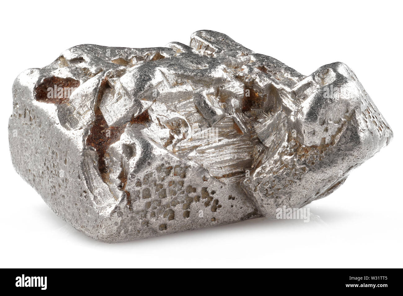 Native 2,5 Gramm Platin nugget aus dem Kondyor Massiv, Khabarovsk, Russland isoliert auf weißem Hintergrund Stockfoto