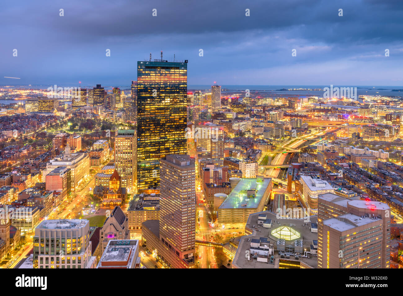 Boston, Massachusetts, USA Stadtbild in der Abenddämmerung. Stockfoto