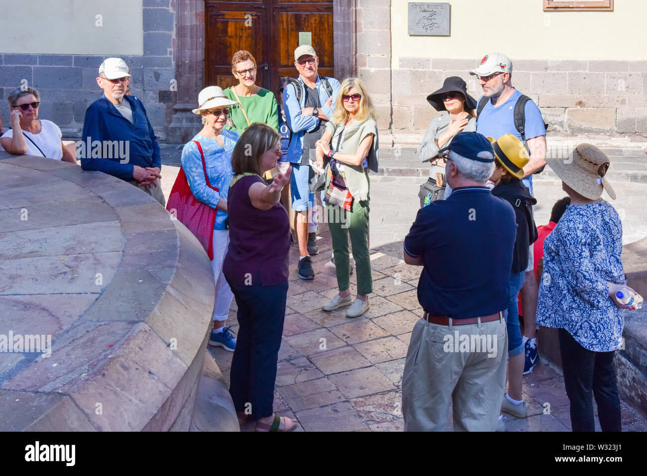 Gruppe von Touristen auf eine geführte Tour, San Miguel de Allende, Mexiko Stockfoto