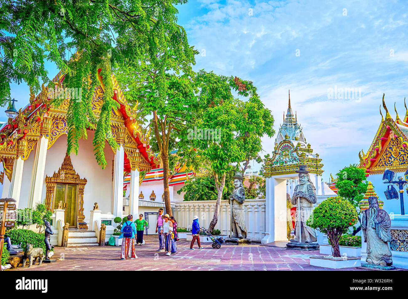 BANGKOK, THAILAND - 22 April, 2019: Wat Pho komplex ist die meisten religiösen Schrein in der Stadt mit ihrer einzigartigen Kombination der Stile besucht aus verschiedenen Stockfoto