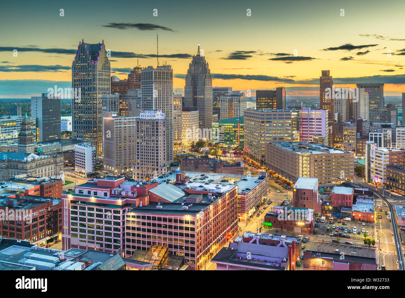 Detroit, Michigan, USA Downtown Skyline von oben in der Abenddämmerung. Stockfoto