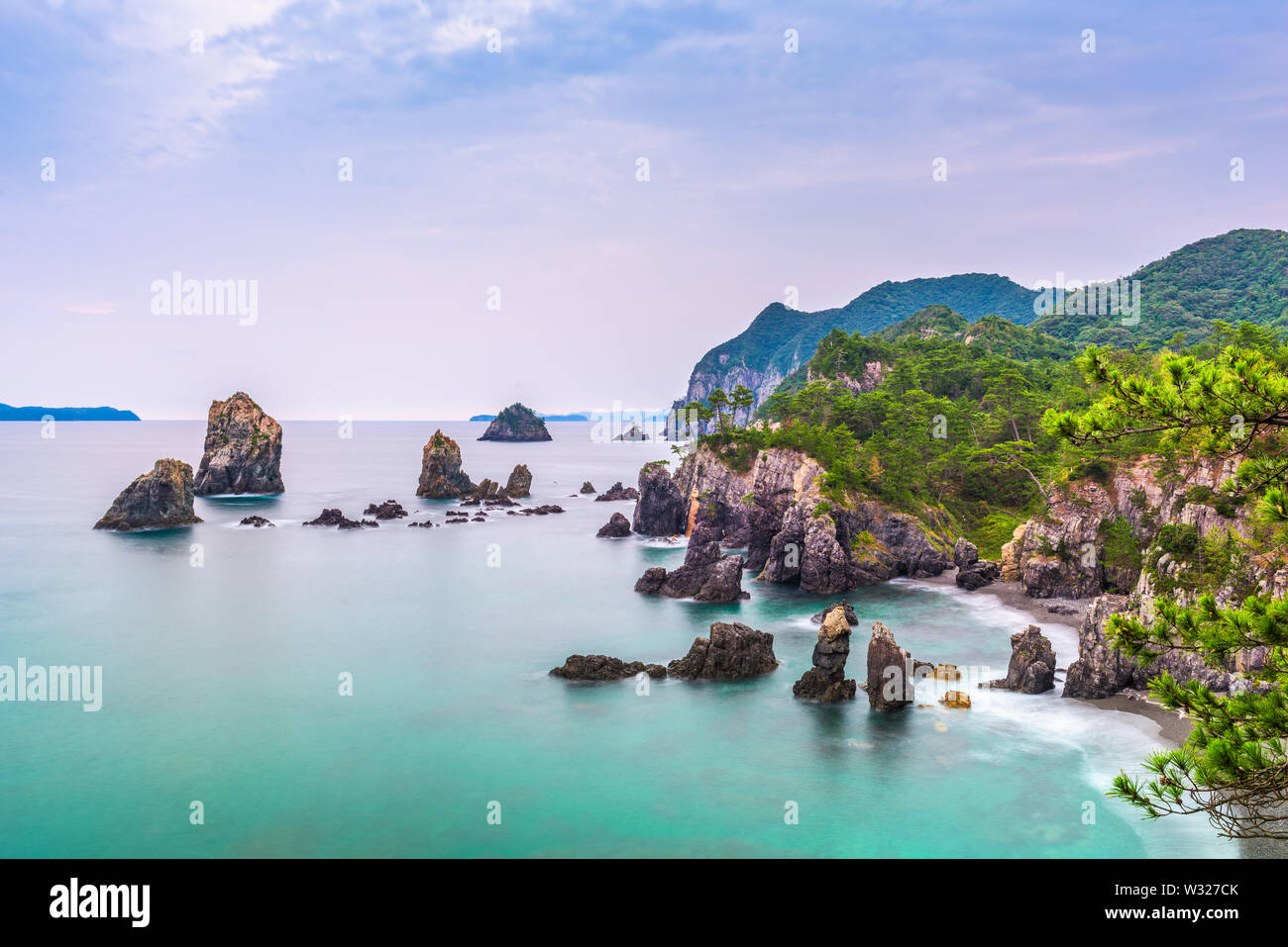 Omijima Insel, Yamaguchi, Japan felsigen Küste auf dem Meer von Japan. Stockfoto