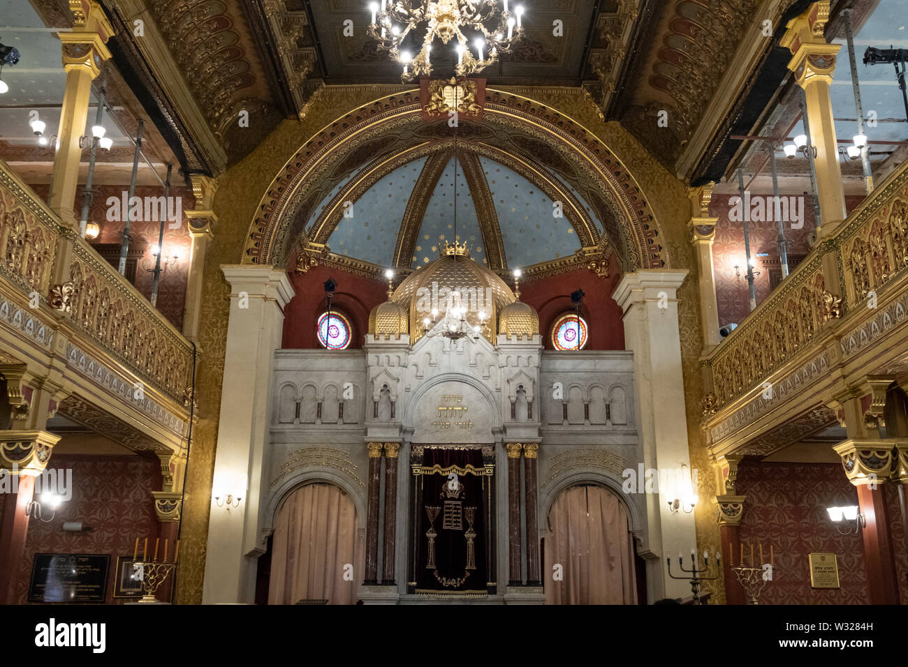 Innenraum der Tempel/Tempel Synagoge in Kazimierz, dem historischen jüdischen Viertel von Krakau, Polen. Die Synagoge ist im maurischen Stil erbaut. Stockfoto