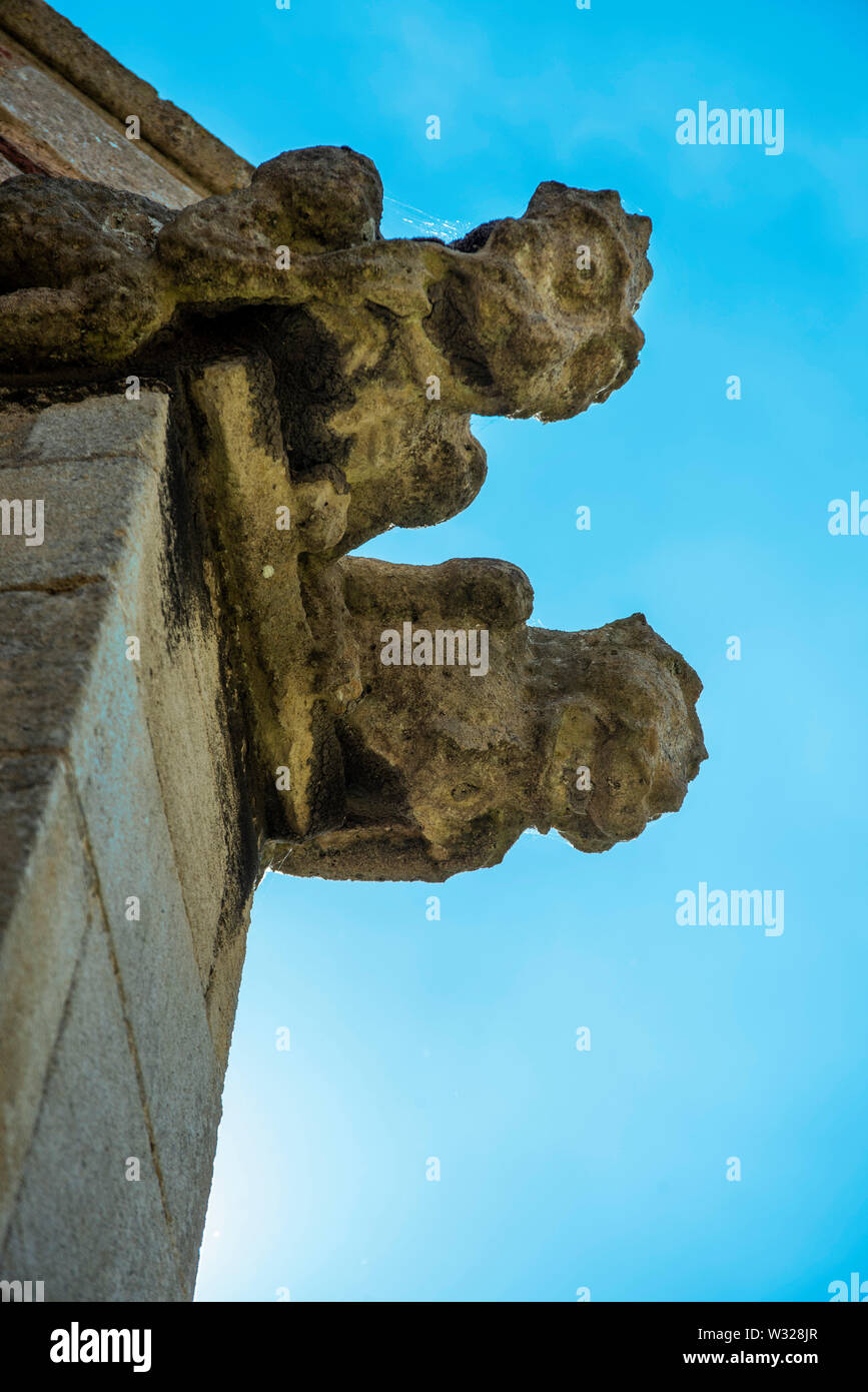 Grotesken außen an der Kirche St Wendreda Stockfoto