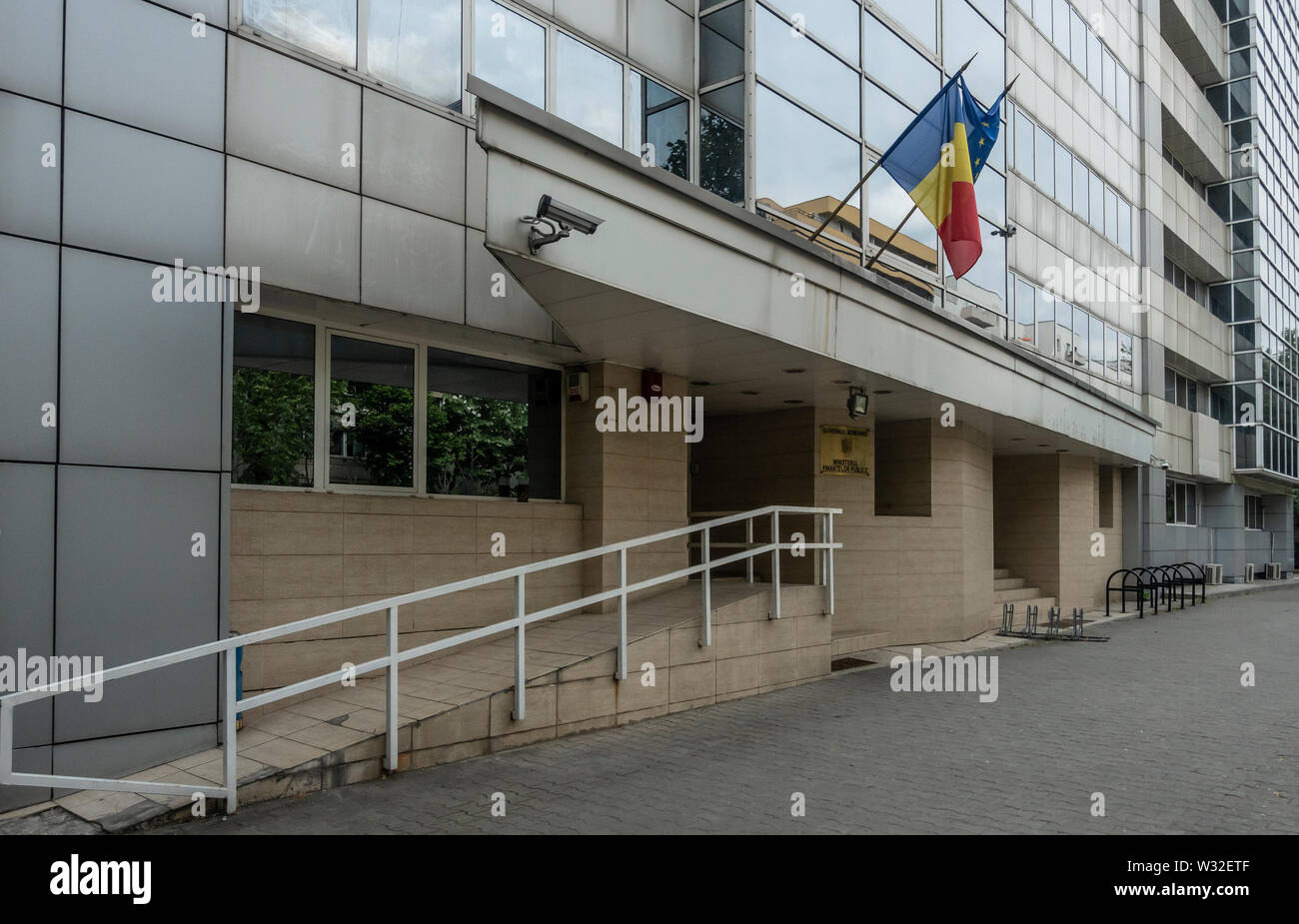 Außen- und zugänglichen Eingang des Ministerului Finantelor Öffentliche, Ministerium für öffentliche Finanzen, Bukarest, București, Rumänien Stockfoto