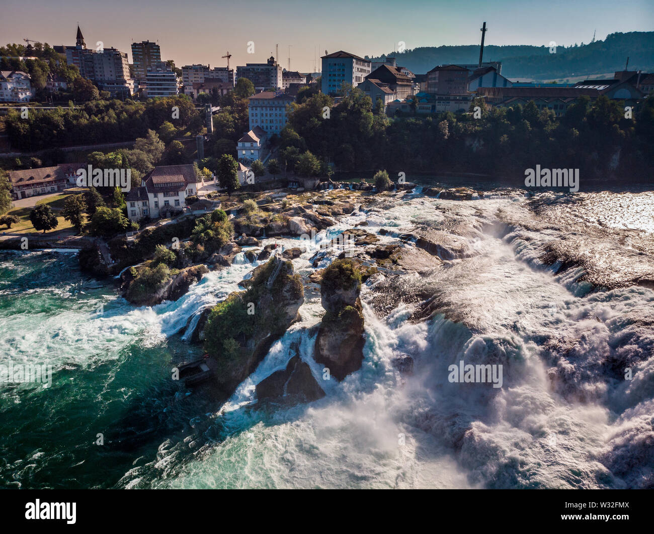 Rheinfall (Rheinfall) Wasserfälle mit Schloss Schloss Laufen, Neuhausen, in der Nähe von Schaffhausen, Kanton Schaffhausen, Schweiz, Europa Stockfoto