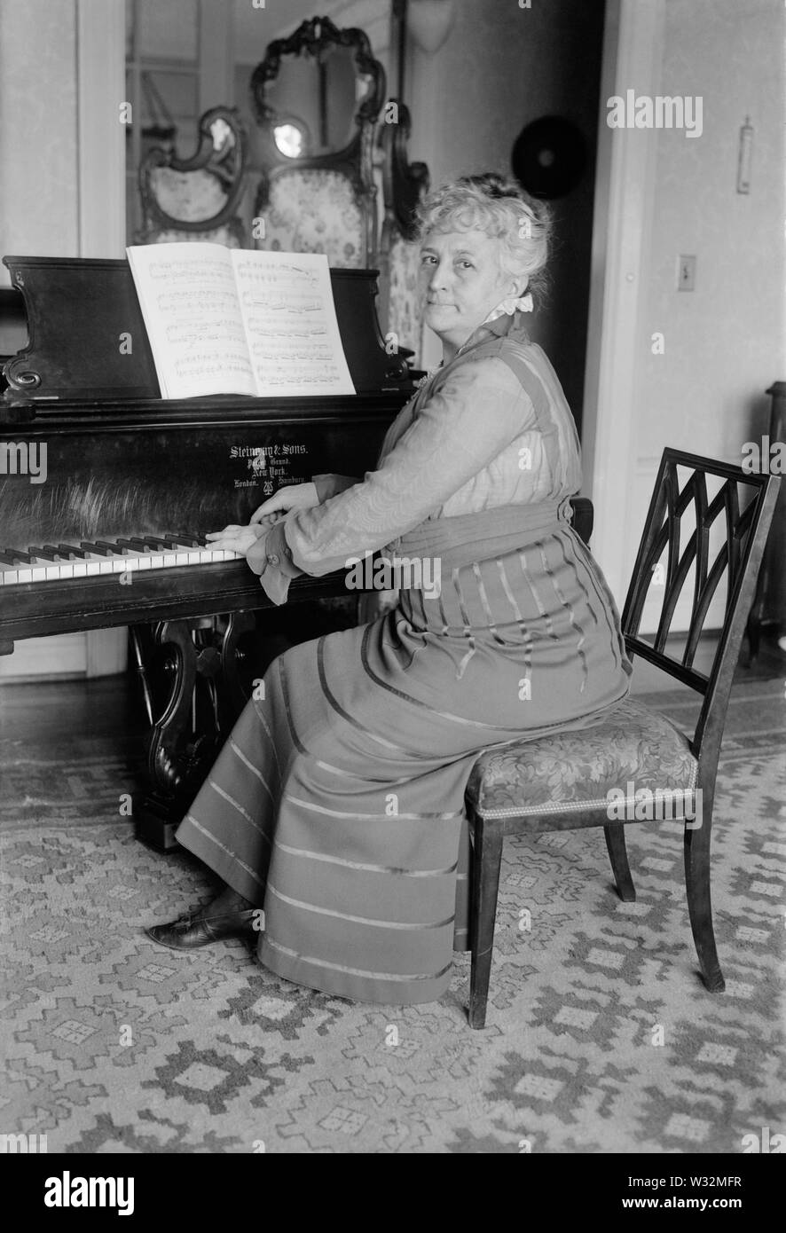 Teresa Carreño am Klavier Stockfoto