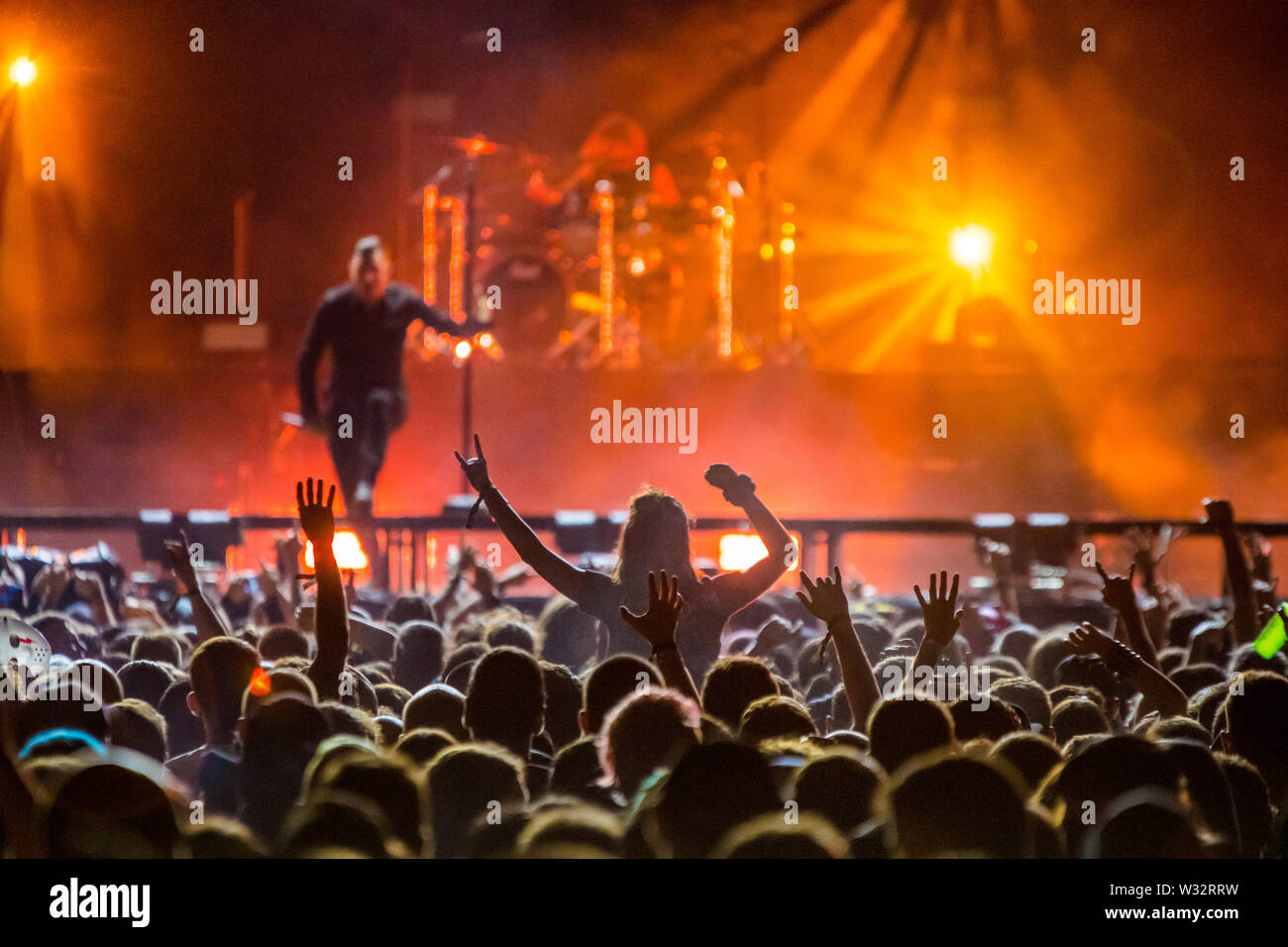 Parkway Drive durchführen, während die Auferstehung Fest Musik Festival in Viveiro, Nordspanien. Auferstehung Fest ist ein Musikfestival der extremen Musik, Metal, Hardcore, Punk, Stoner und Doom. Dies war der 14. Auflage. Es empfohlene internationale Bands wie Slipknot, Slayer, Parkway Drive, Brant Bjork, Radio Moskau, Within Temptation, Lamm Gottes oder King Diamond. Stockfoto