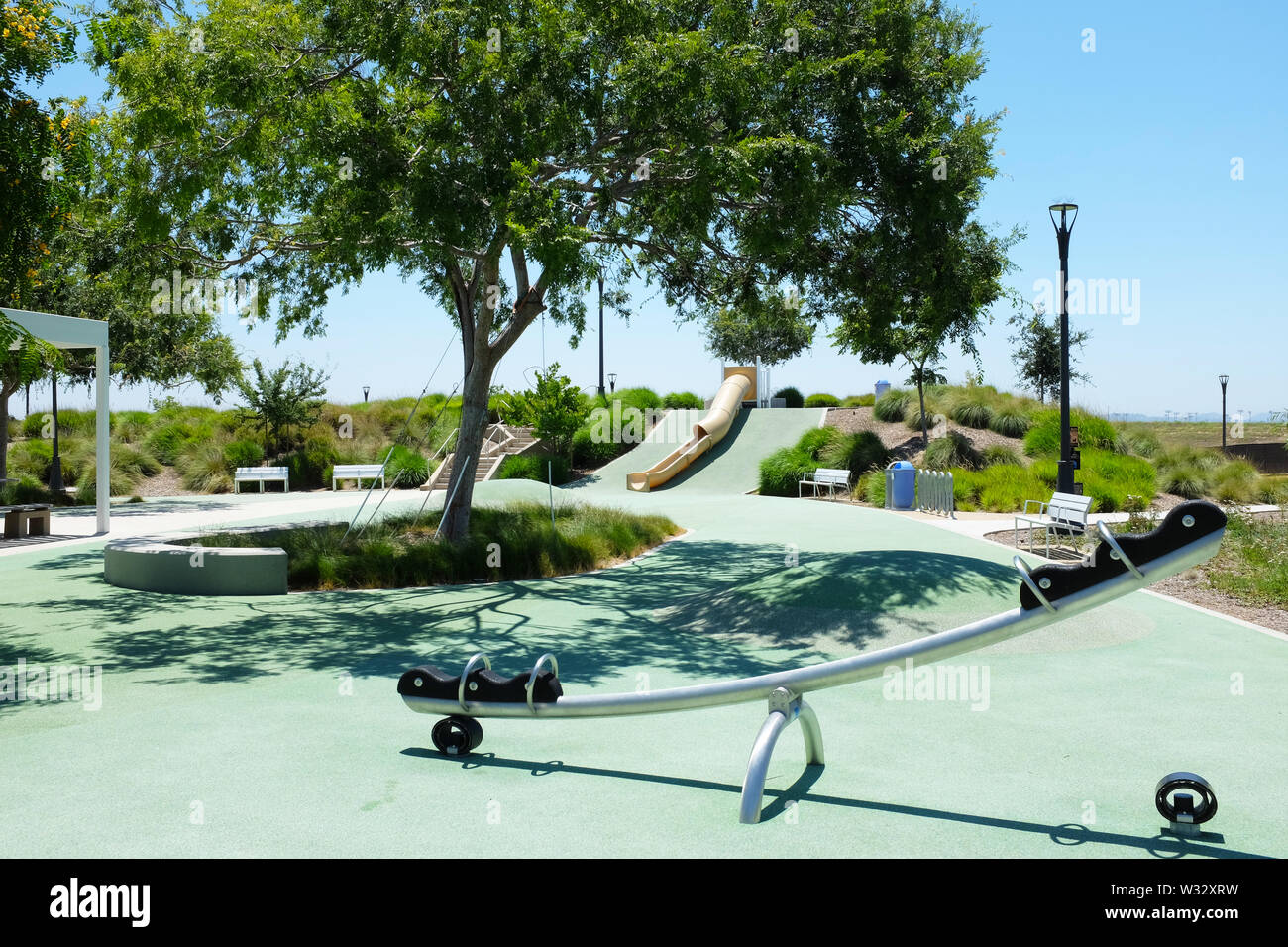 IRIVNE, Kalifornien - 11. JULI 2019: Kinderspielplatz im Bosque Bereich des Orange County Park. Stockfoto