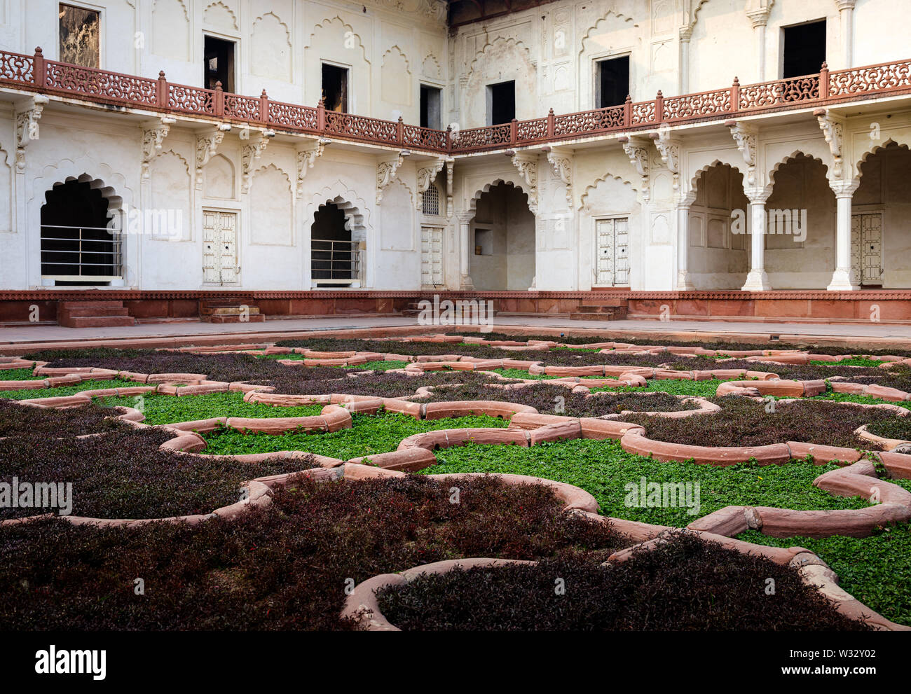 AGRA, INDIEN - ca. November 2018: Ansicht des Agra Fort. Dies ist eine historische Fort in der Stadt Agra in Indien. Es war die Hauptresidenz der Emp Stockfoto