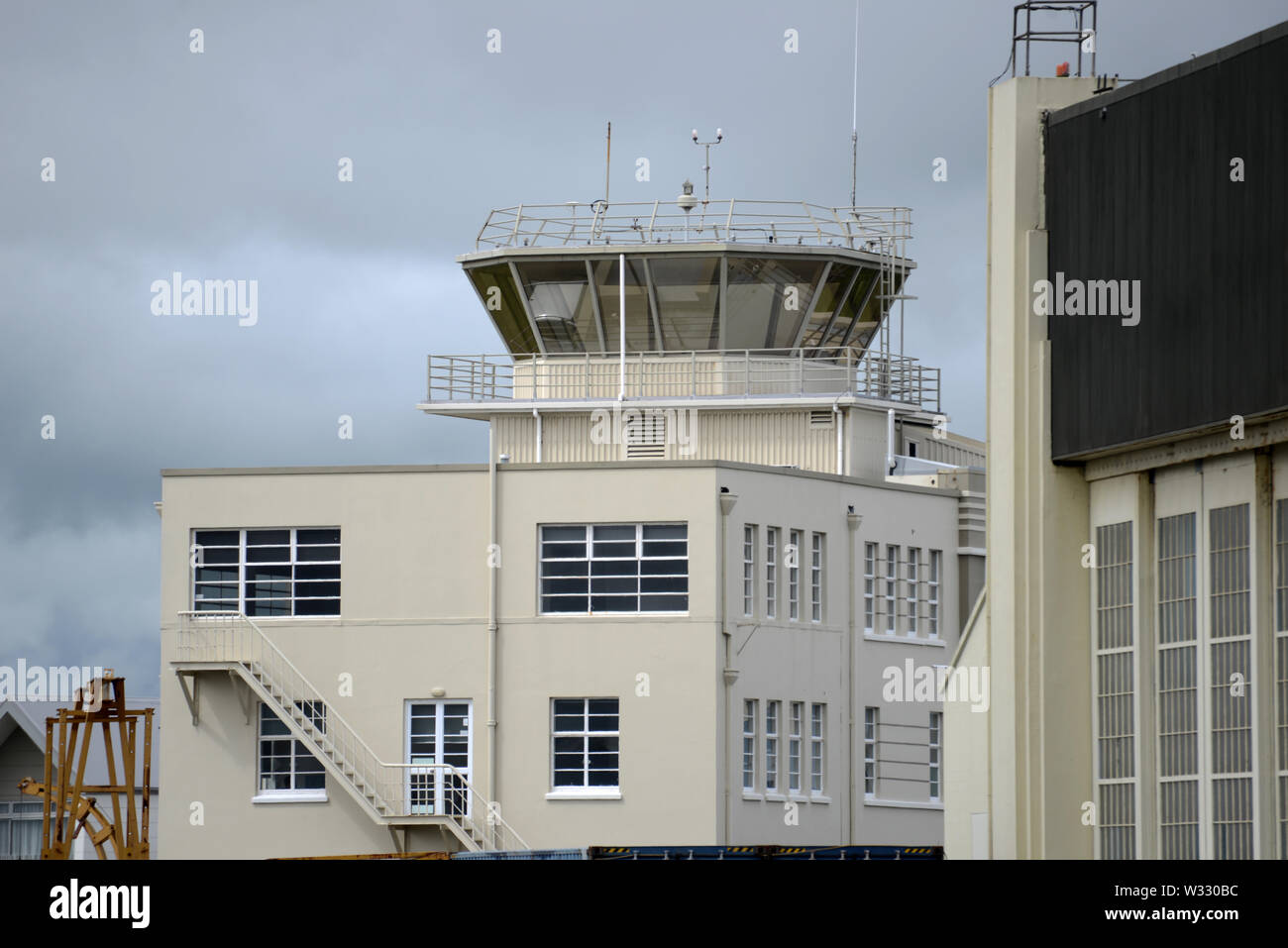 CHRISTCURCH, NEUSEELAND, Dezember 12, 2018: Air Traffic Control Tower an der Wigram Air Force Base, jetzt Teil der Air Force Museum in Christchurch Stockfoto