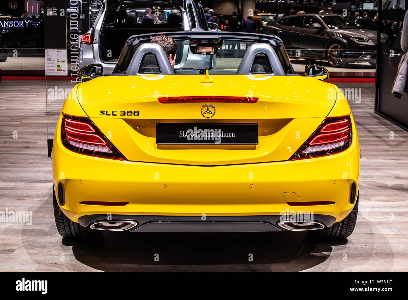 Genf, Schweiz, Mar 2019 gelb Mercedes SLC 300 "Final Edition", Genfer  Autosalon, Facelift R 172, Mercedes Benz luxus Roadster Stockfotografie -  Alamy