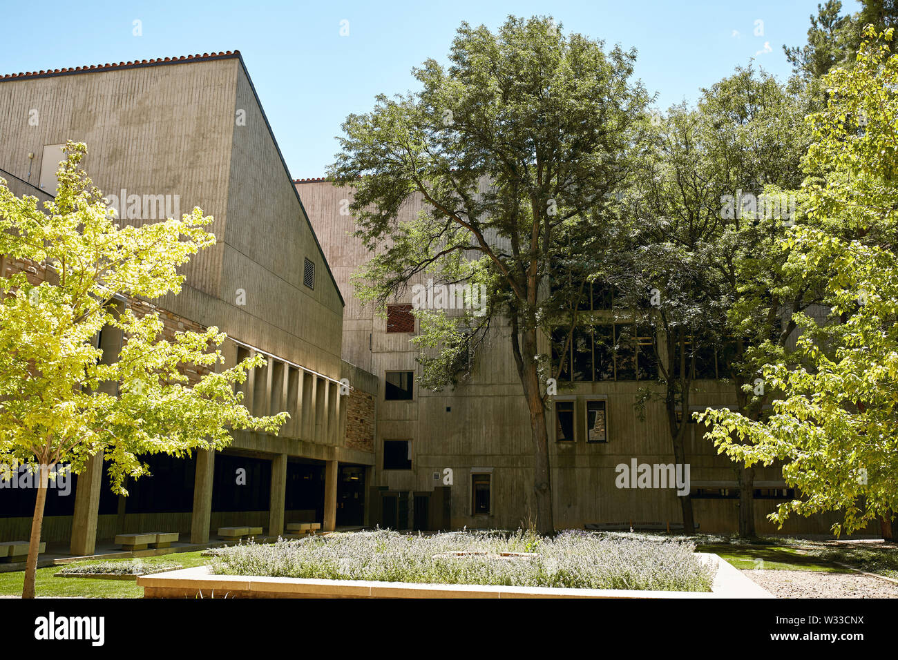 Boulder, Colorado - 11. Juli 2019: Schöne Architektur und Gelände auf dem Campus der University of Colorado Boulder. Stockfoto