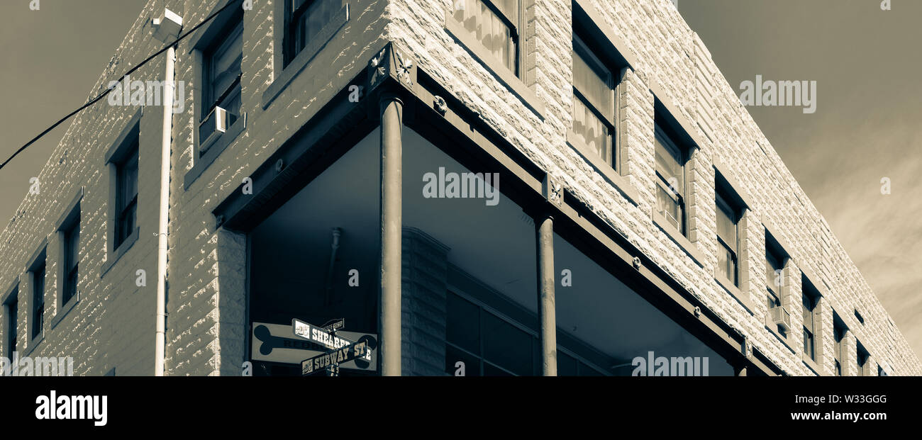 Die strukturelle und kühlen Allen Gebäude Häuser Redbone Boutique im Erdgeschoss und im Canyon Rose Suiten im Obergeschoss in der alten Minenstadt B Stockfoto