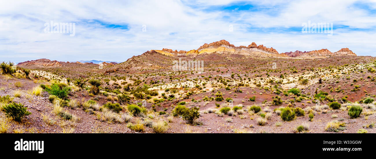 Schroffe Berge entlang der Autobahn SR 165 in das El Dorado Canyon an der Grenze von Nevada und Arizona. Ebenfalls Teil des Lake Mead, USA Stockfoto