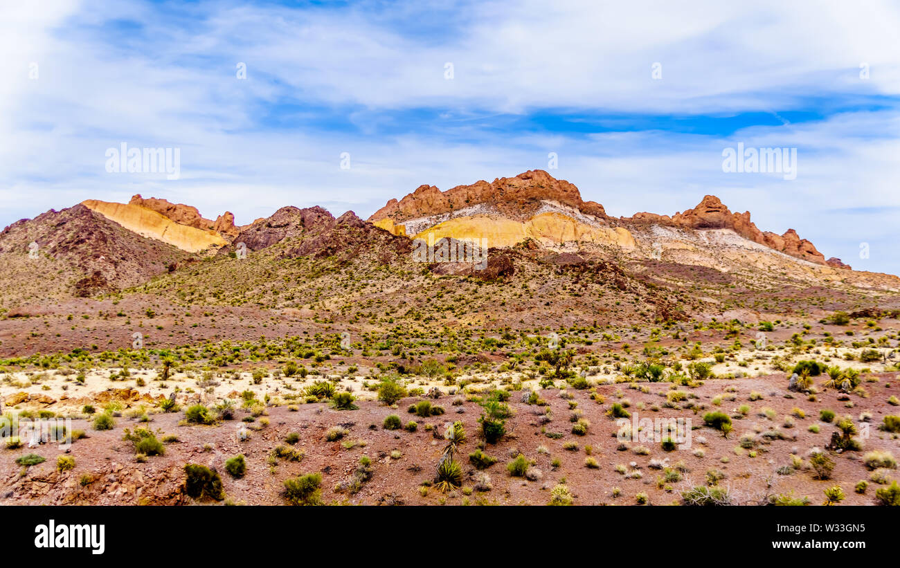 Schroffe Berge entlang der Autobahn SR 165 in das El Dorado Canyon an der Grenze von Nevada und Arizona. Ebenfalls Teil des Lake Mead, USA Stockfoto