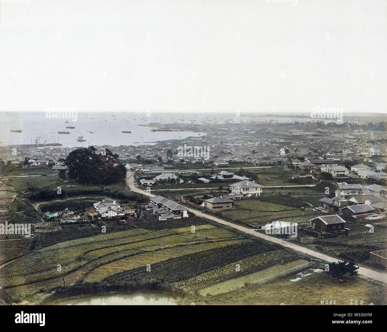 [1880s Japan - Blick auf Kobe] - Frühe Panoramablick auf Kobe. 19 Vintage albumen Foto. Stockfoto