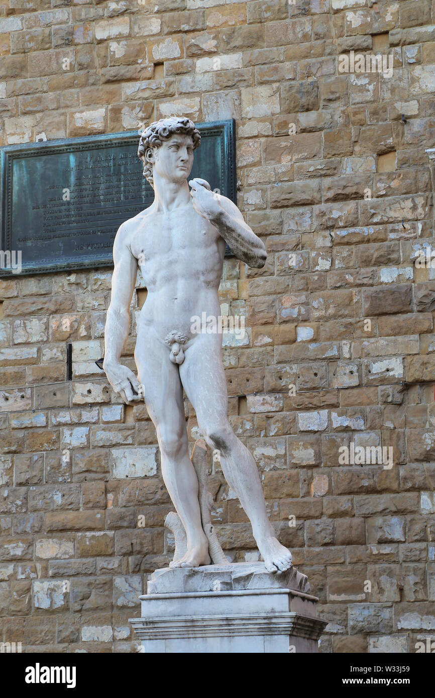 Florenz, Italien - 27. AUGUST 2018: Kopie von Michelangelos David Statue in Florenz mit Schatten sein, Piazza della Signoria, Florenz. Stockfoto