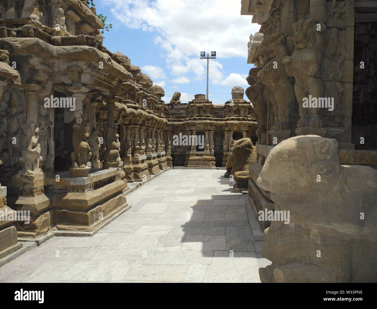 Im Innenhof der alten Tempel von Kailasanath, Indien, Tamil Nadu, der Stadt Kanchipuram Stockfoto