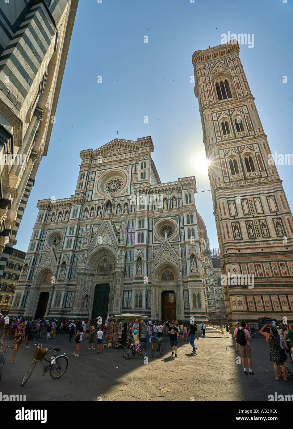 Die Kathedrale von Florenz (Kathedrale von Santa Maria Del Fiore) zurück lit vom frühen Morgen Sommer Sonne. Stockfoto