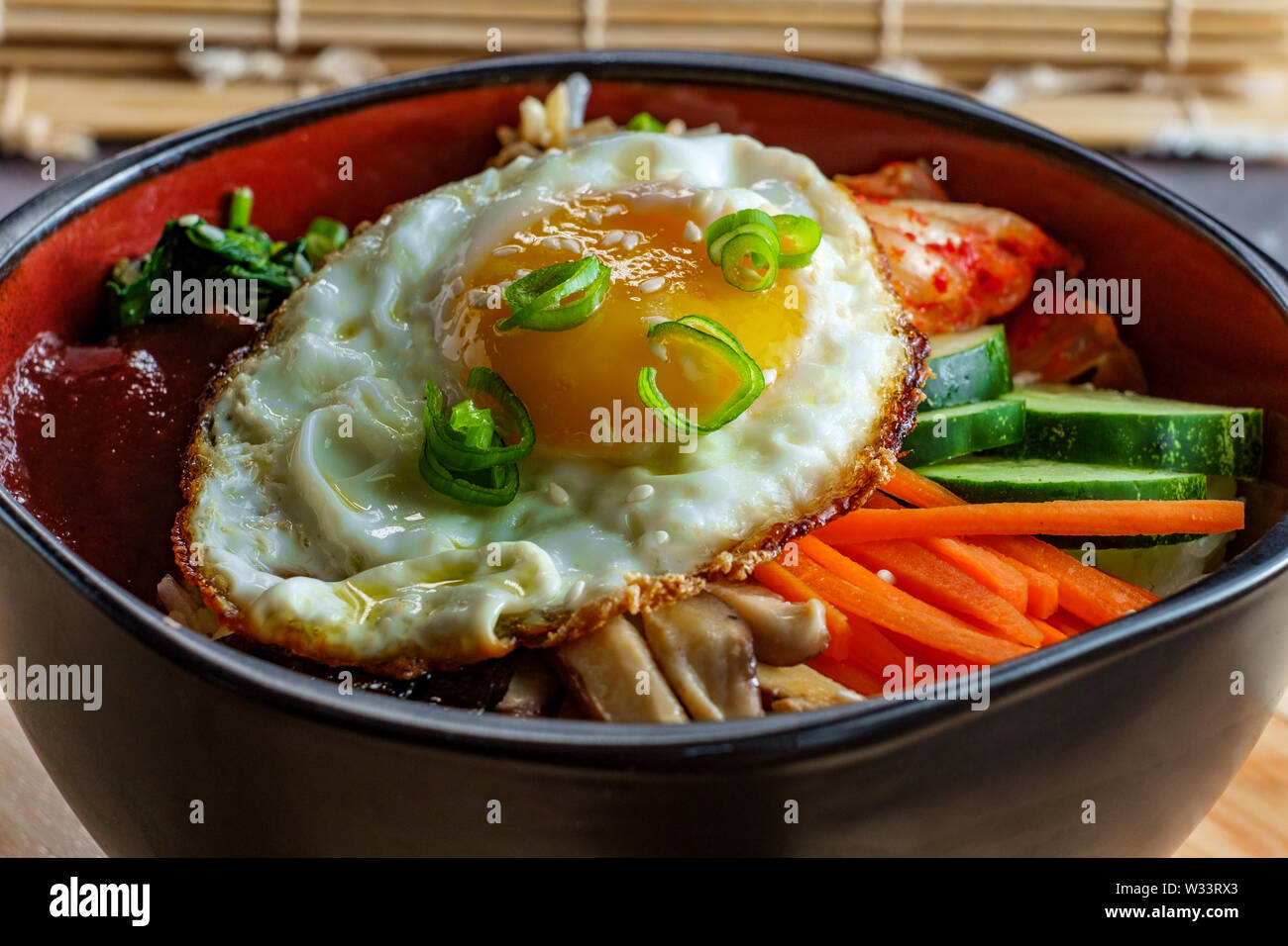 Authentische koreanische Küche vegetarische kalten Bibimbap Stockfoto