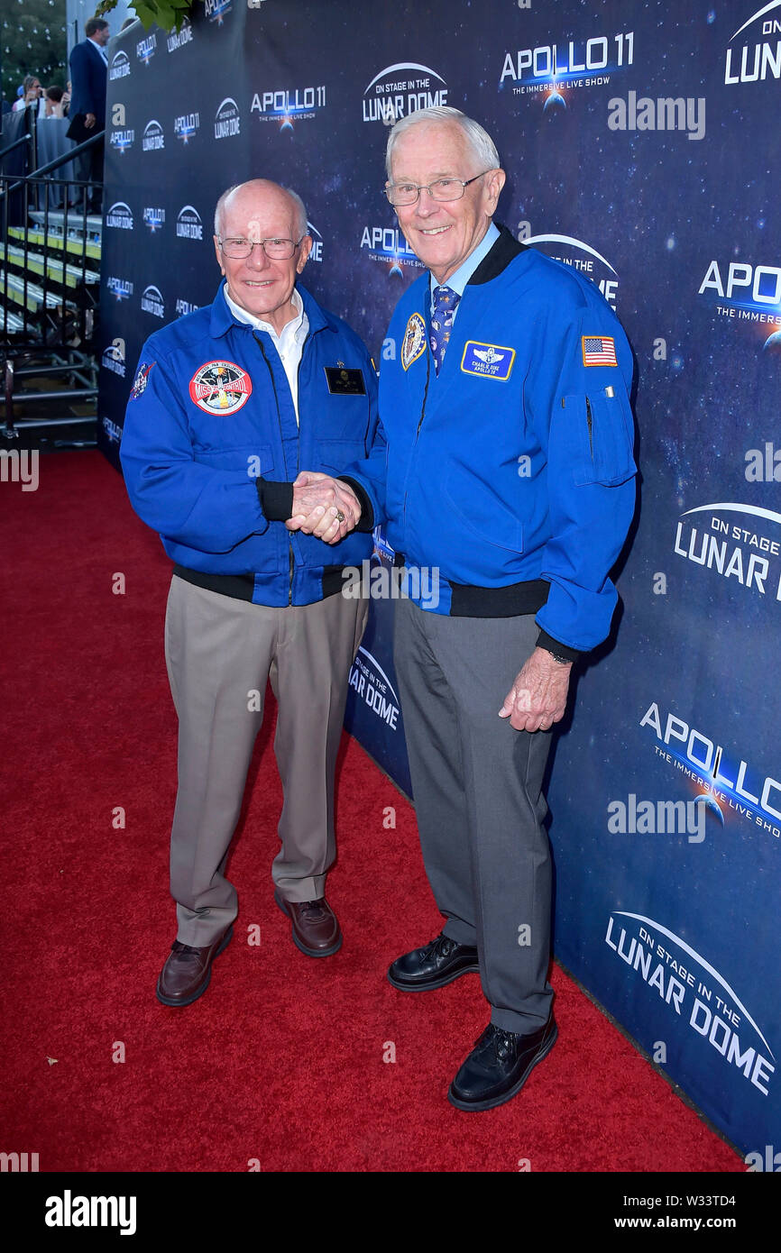 Charlie Duke und Gerry Griffin bei der Einweihung des 'Apollo 11: Die Immersive Live Show" an der Lunar Kuppel bei Rose Bowl Stadium. Pasadena, 10.07.2019 | Verwendung weltweit Stockfoto