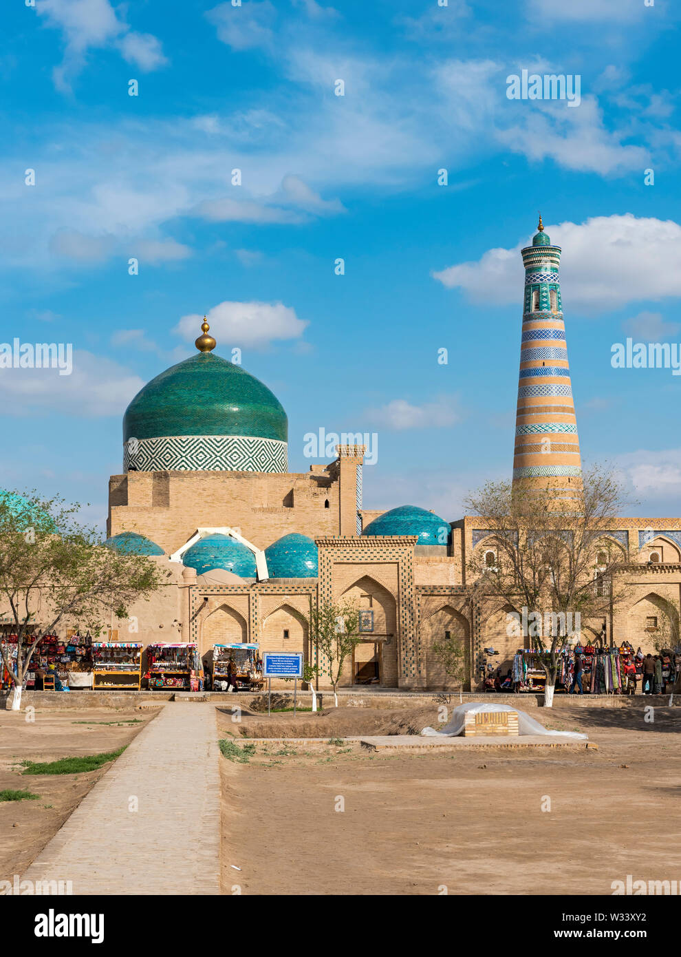 Mausoleum von Pakhlavan Makhmud (Pahlavon Mahmud) und Islom Hoja Minarett, Chiwa, Usbekistan Stockfoto