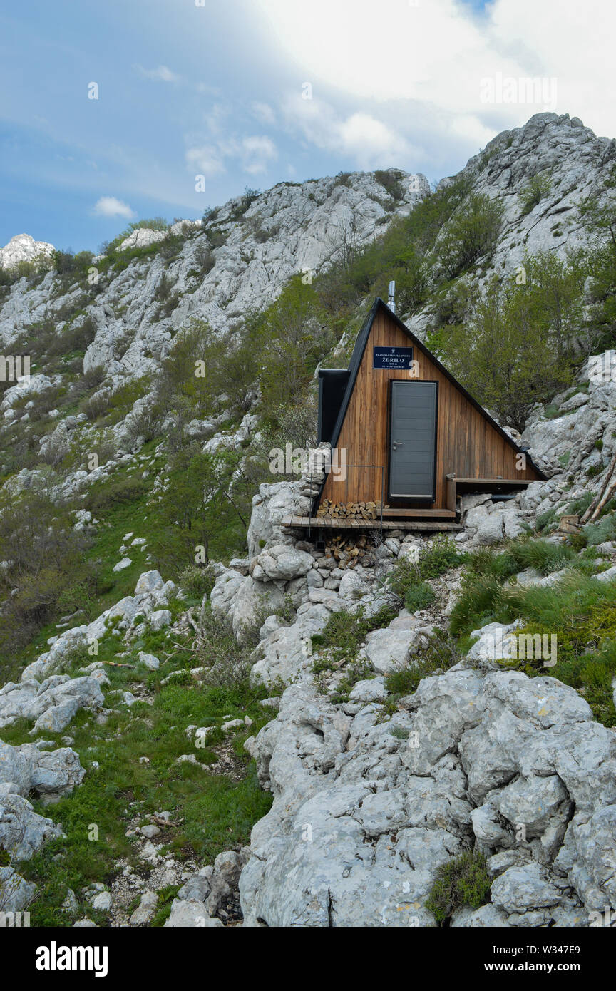 Berghütte auf Mountain pass Ždrilo, Velebit, Kroatien Stockfoto