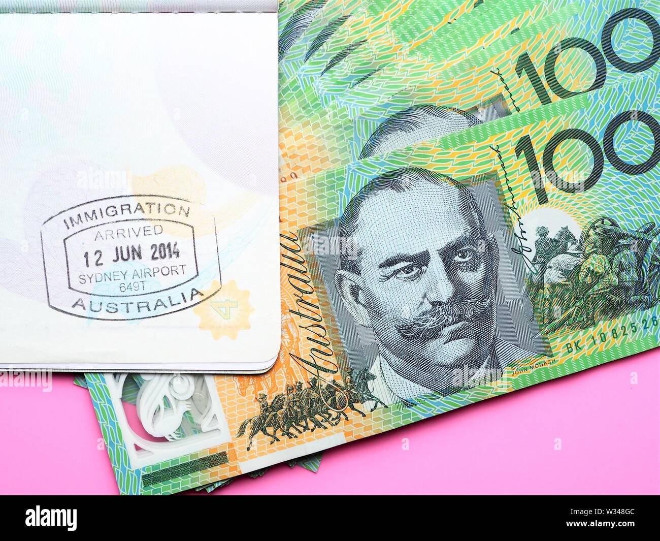 Reisepass und Australischer Dollar Stockfoto