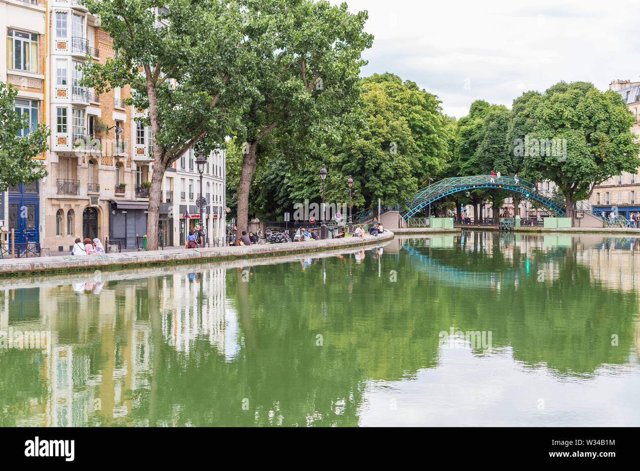 Paris, Frankreich, August 04, 2014: urbane Landschaft (stadtbild) an der Sain-Martin Kanal. Stockfoto