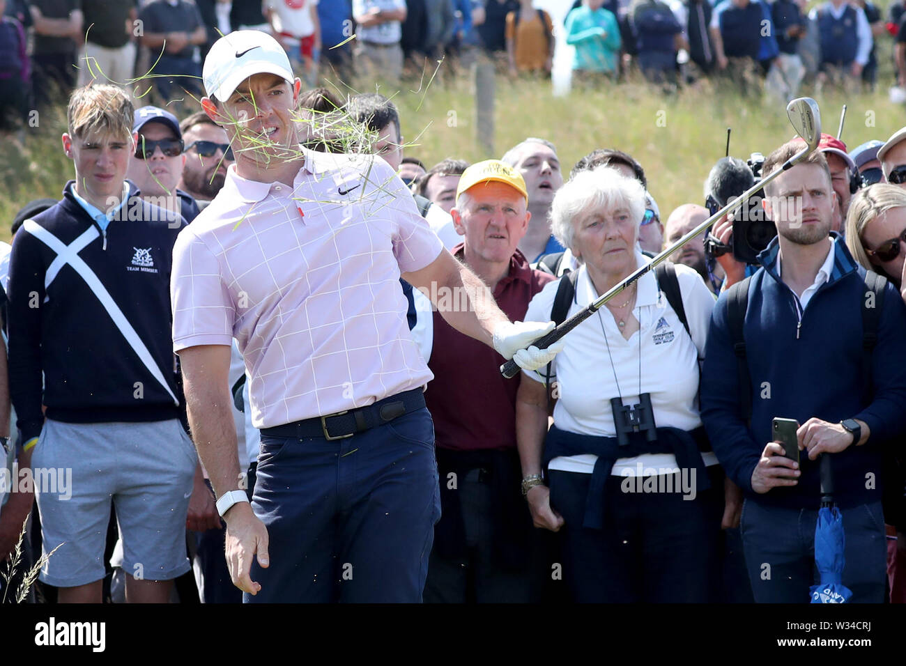 Von Nordirland Rory McIlroy schlägt einen Schuß aus dem rauhen in der 2. Bohrung während Tag zwei der Aberdeen Standard Investitionen Scottish Open im Renaissance Club, North Berwick. Stockfoto