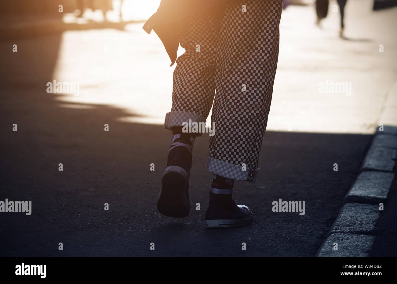 Weite Hosen Stockfotos & Weite Hosen Bilder Alamy Weite Hosen Stockfotos & Weite Hosen Bilder Alamy