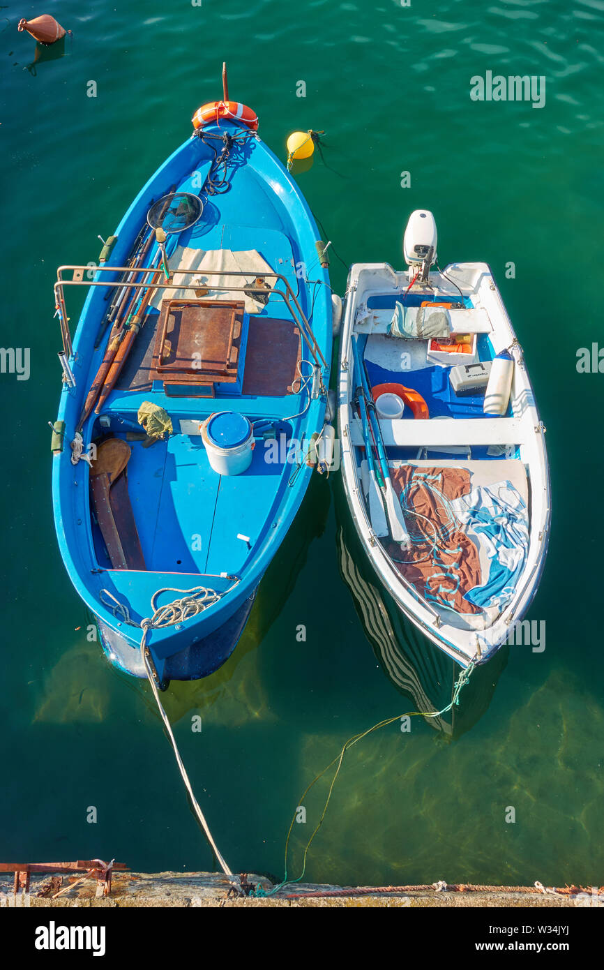 Zwei günstig Fischerboote fron über Close-up Stockfoto
