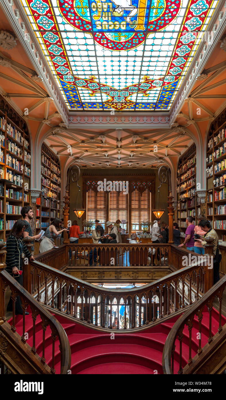 Berühmte Lello Buchhandlung in Porto, die mit Harry Potter. Portugal Stockfoto