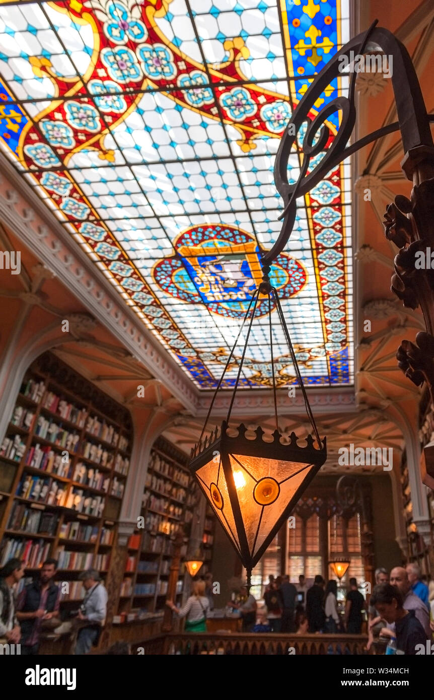 Berühmte Lello Buchhandlung in Porto, die mit Harry Potter. Portugal Stockfoto