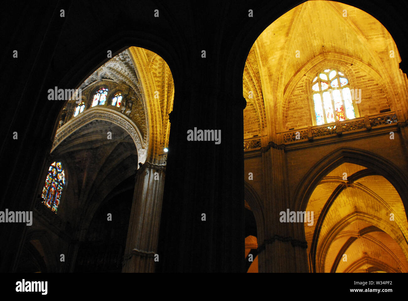 Spanien - Kathedrale von Sevilla - erstaunlich leichte Betonung kontrastierenden Farben und Formen. Stockfoto