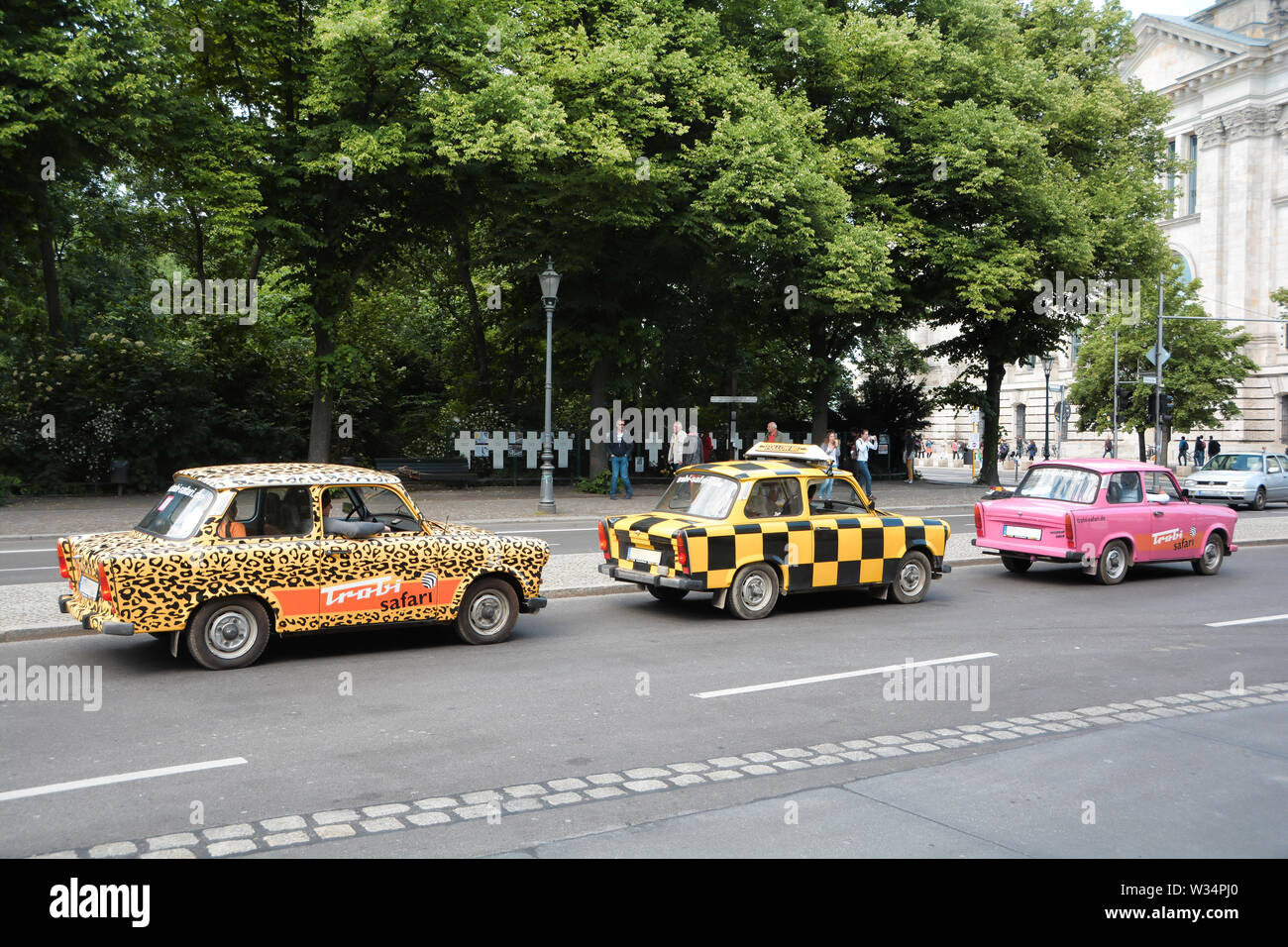 City Tour mit dem Trabant durch die Innenstadt von Berlin Stockfoto