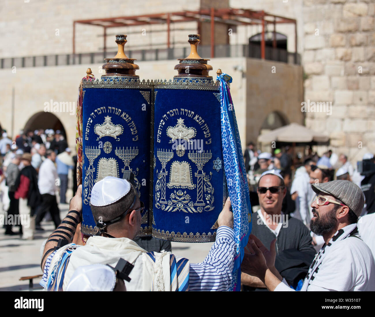 Mitzvah tora -Fotos und -Bildmaterial in hoher Auflösung – Alamy