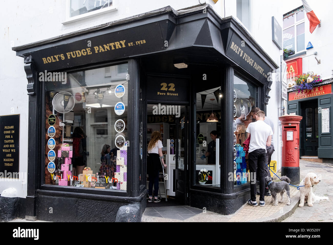 Roly's Fudge Speisekammer auf Fore Street St Ives Stockfoto