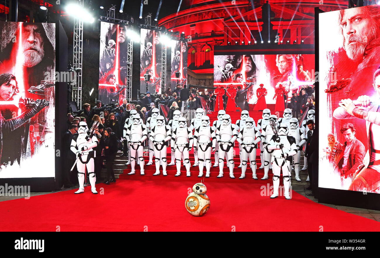 London, Großbritannien. Atmosphäre in Star Wars Episode VIII: Der letzte Jedi europäische Premiere in der Royal Albert Hall, Kensington Gore, London am Dienstag, 12. Dezember 2017 Ref: LMK73-J 1294-131217 Keith Mayhew / Sehenswürdigkeit Media WWW.LMKMEDIA.COM Stockfoto