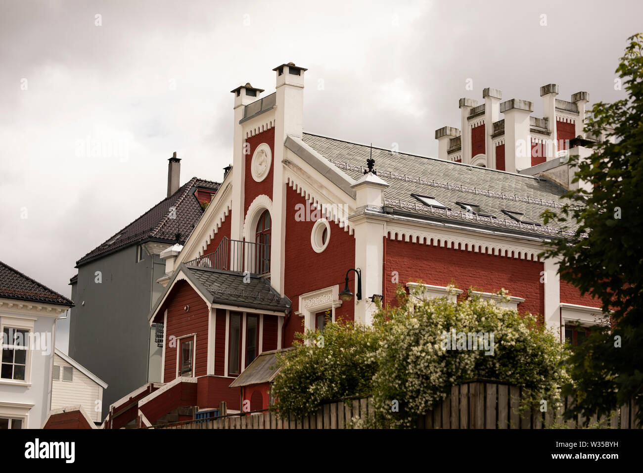 Rosenturm Kindergarten (Vorschule) am Olav Kirrres Tor im Nygard Viertel von Bergen, Hordaland, Norwegen. Stockfoto