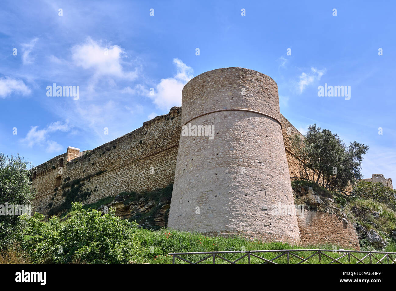 Mittelalterlichen Wehrturm in Magliano in Toscana, Toskana, Italien Stockfoto