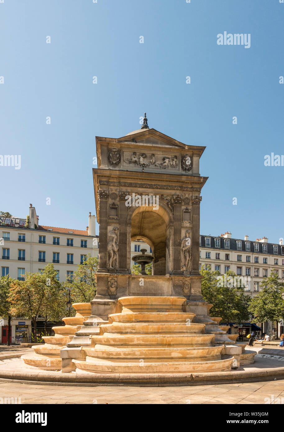 Fontaine des Innocents, monumentale öffentliche Brunnen befindet sich auf dem Platz Joachim-du-Bellay, 1. Arrondissement von Paris, Frankreich Stockfoto