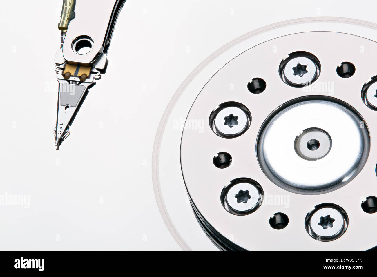 Nahaufnahmen und Makro Blick auf Festplatte im Inneren. Gestapelt Foto. Stockfoto