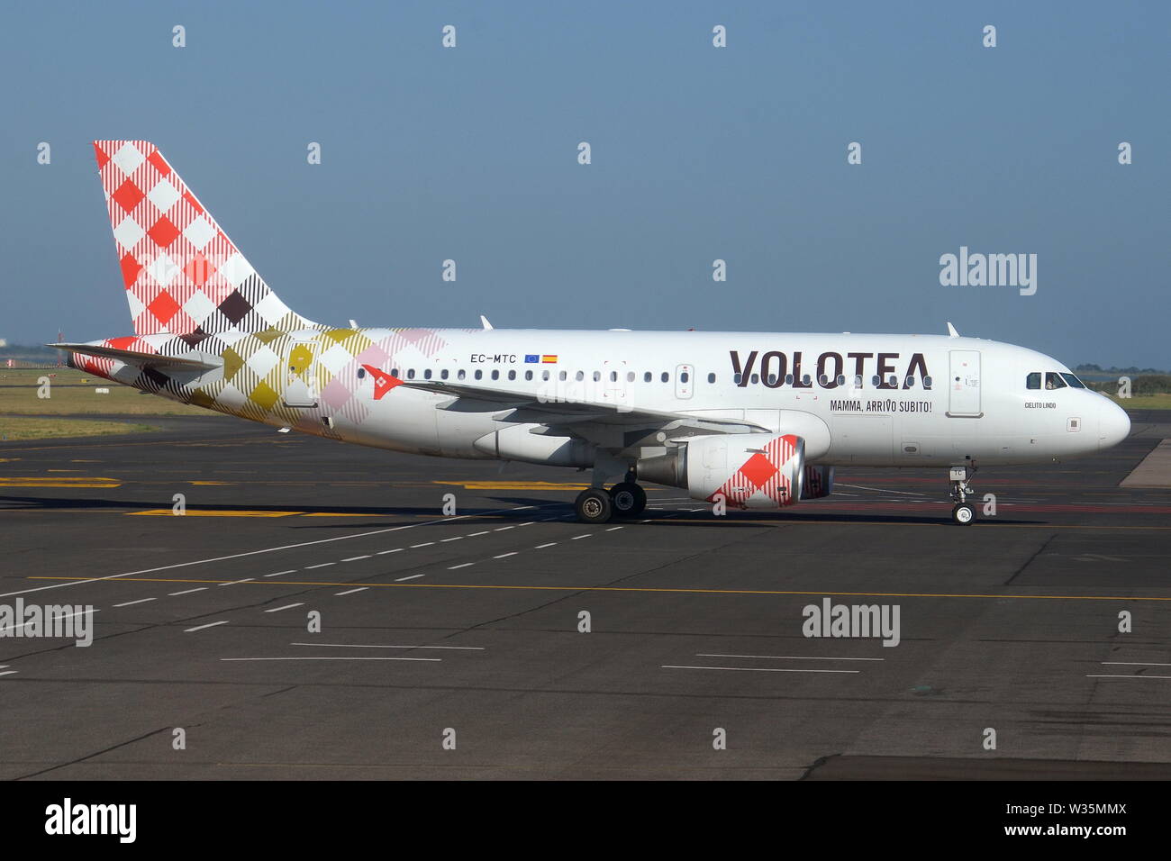 VOLTEA AIRBUS A319-100 EC-MTC. Stockfoto